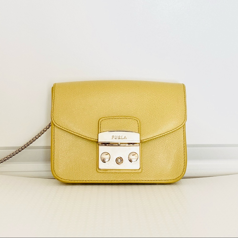 Furla metropolis mini crossbody in senape mustard